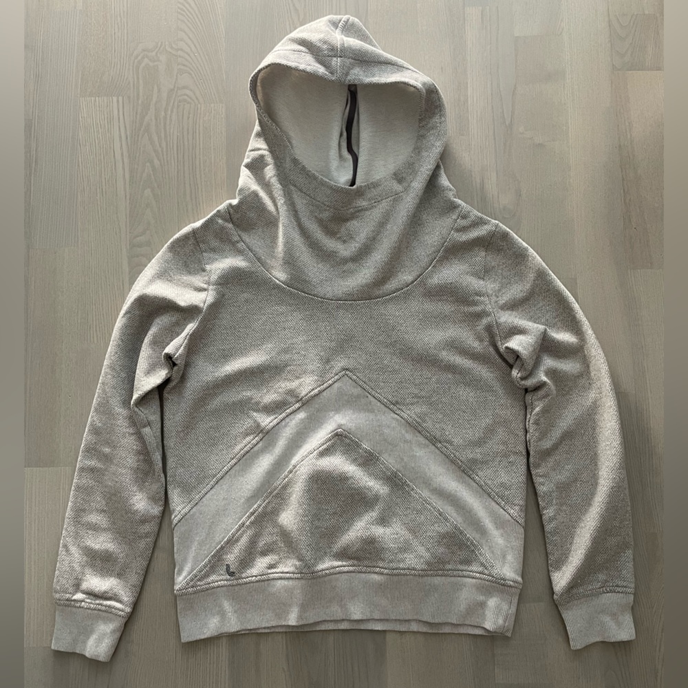 Lolë Beige Piqué hoodie / hooded sweater w/ fun chevron detail